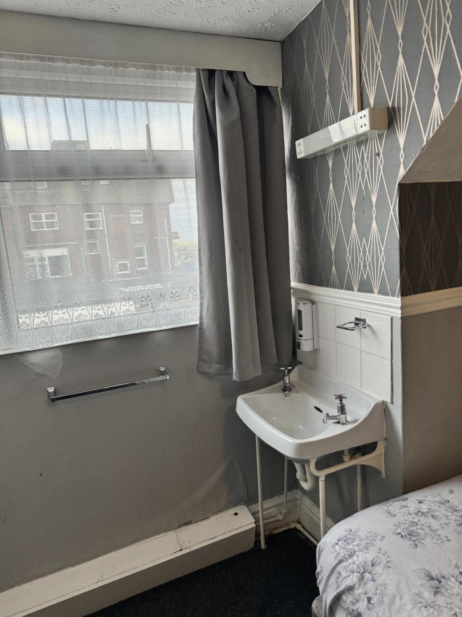 The Majestic Bed & Breakfast Great Yarmouth Room photo